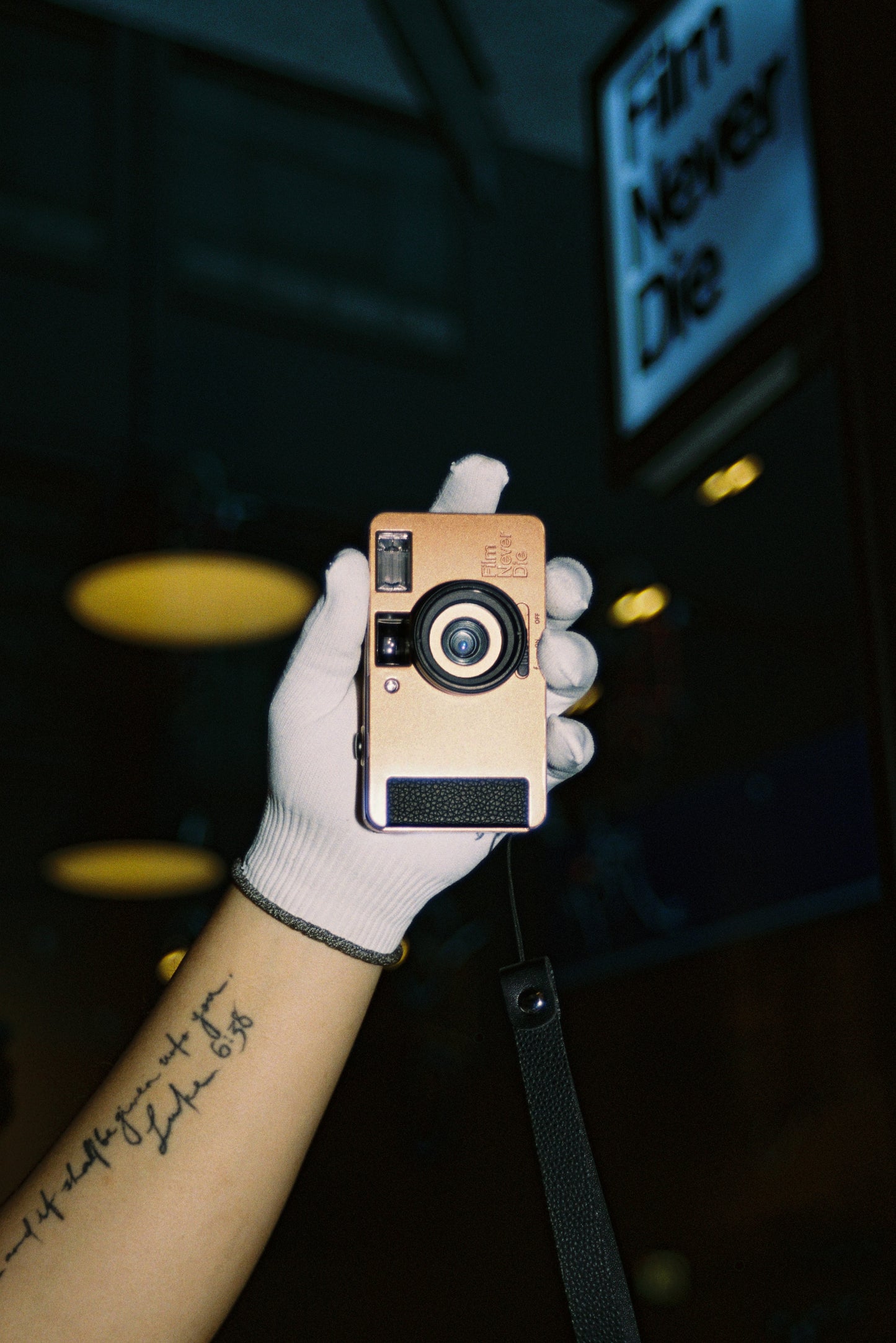 Nana 35mm Film Camera – Reusable Point & Shoot with Close-Up Lens