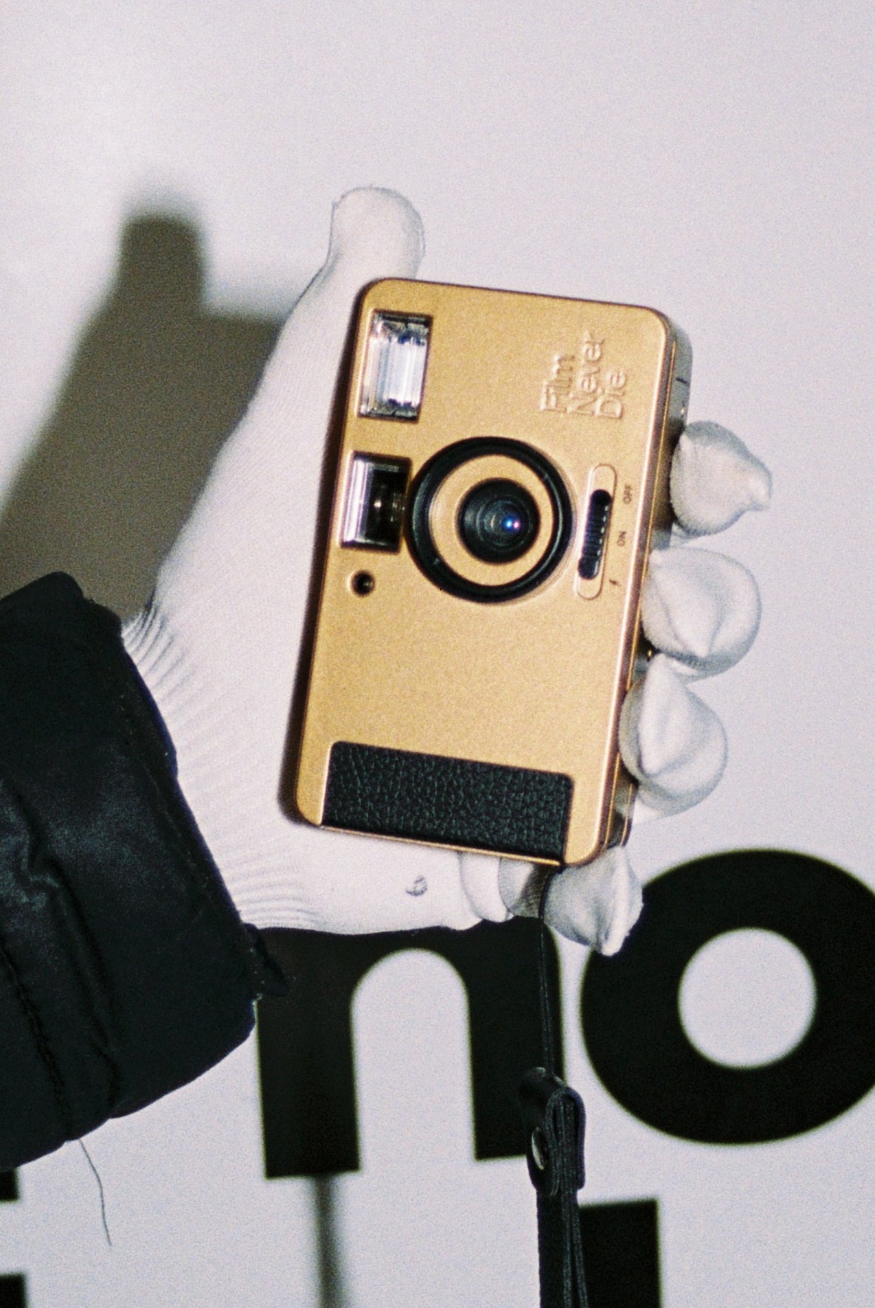 Nana 35mm Film Camera – Reusable Point & Shoot with Close-Up Lens