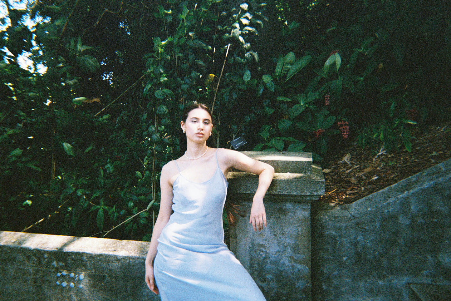 FilmNeverDie Yunibasaru ユニバーサル Single Use Camera (400iso, 27 exp)