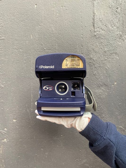 Blue  Polaroid 600 close up instant camera