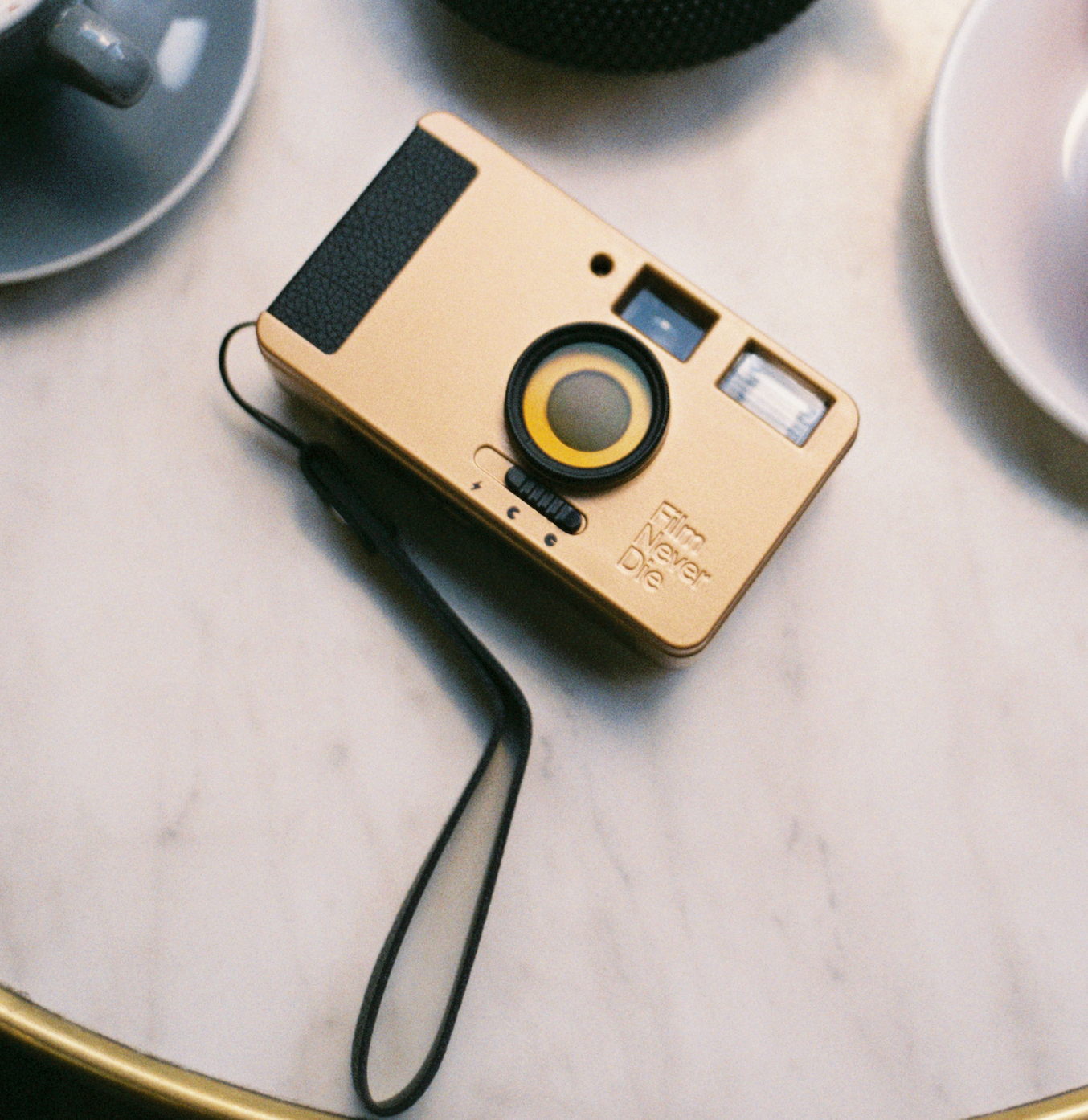 Nana 35mm Film Camera – Reusable Point & Shoot with Close-Up Lens