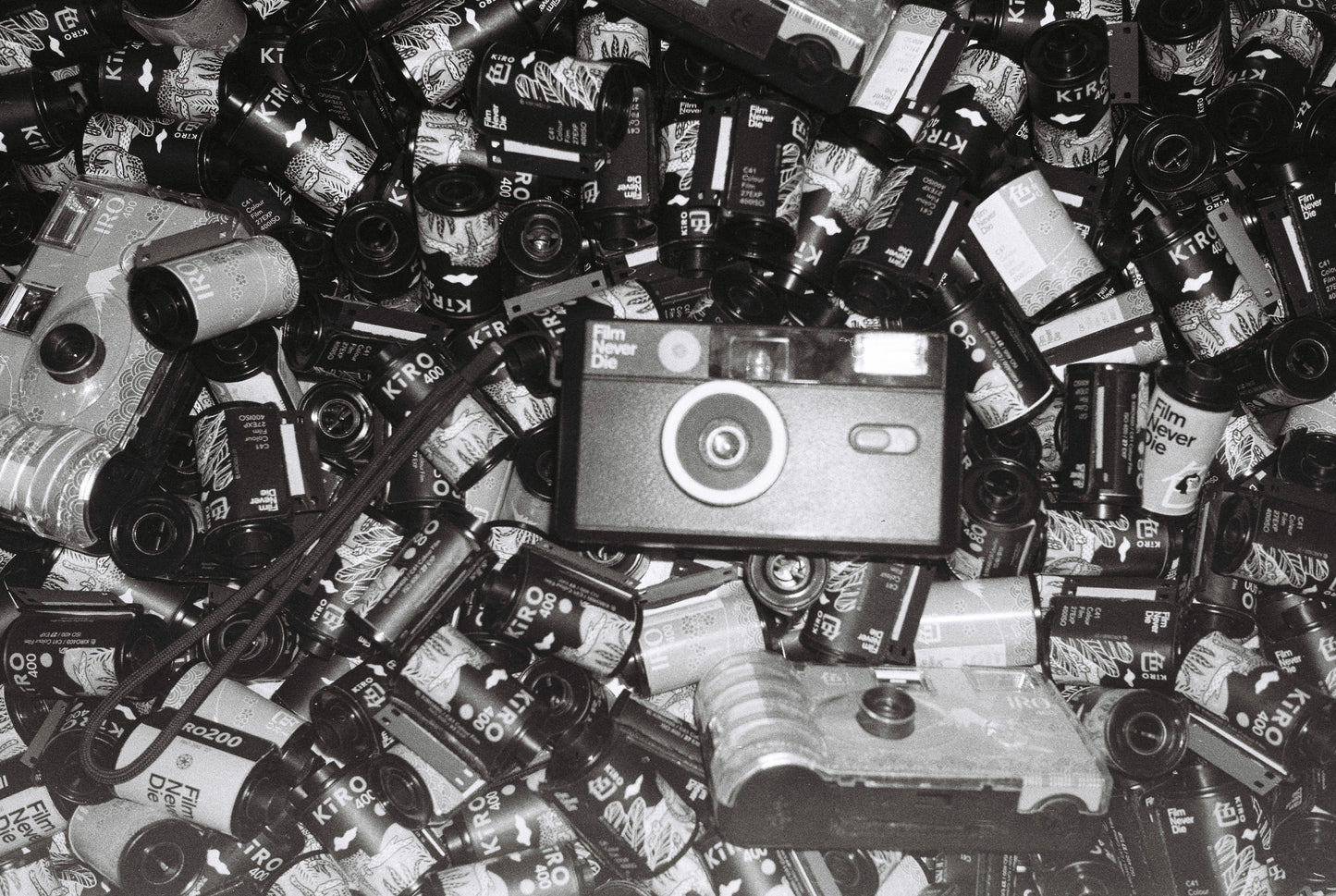 FilmNeverDie KURO 100 (35mm, 36 exp.)