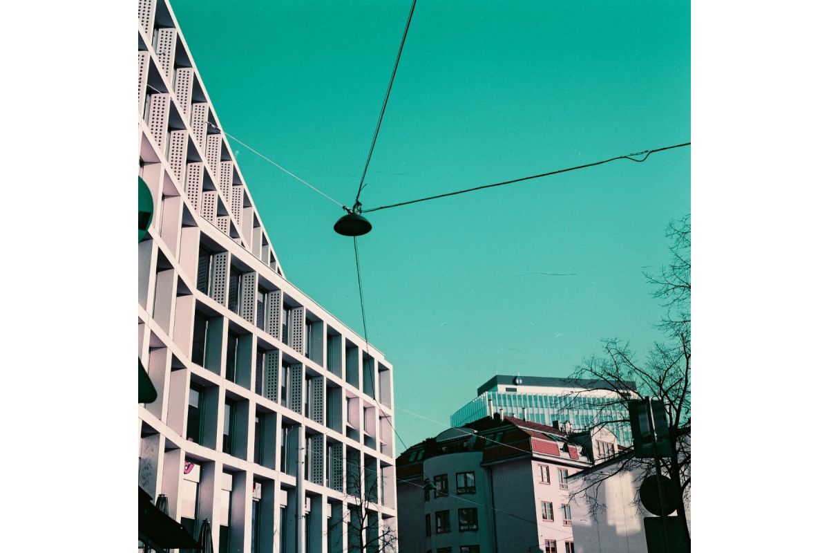 2021 LomoChrome Purple Pétillant 120 Film ISO 100–400