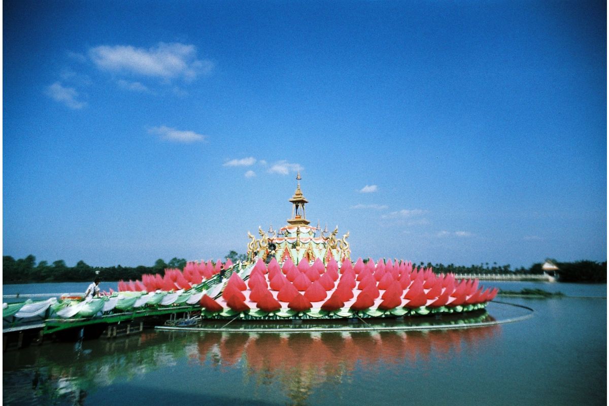 LomoChrome Color ’92 120 Film ISO 400