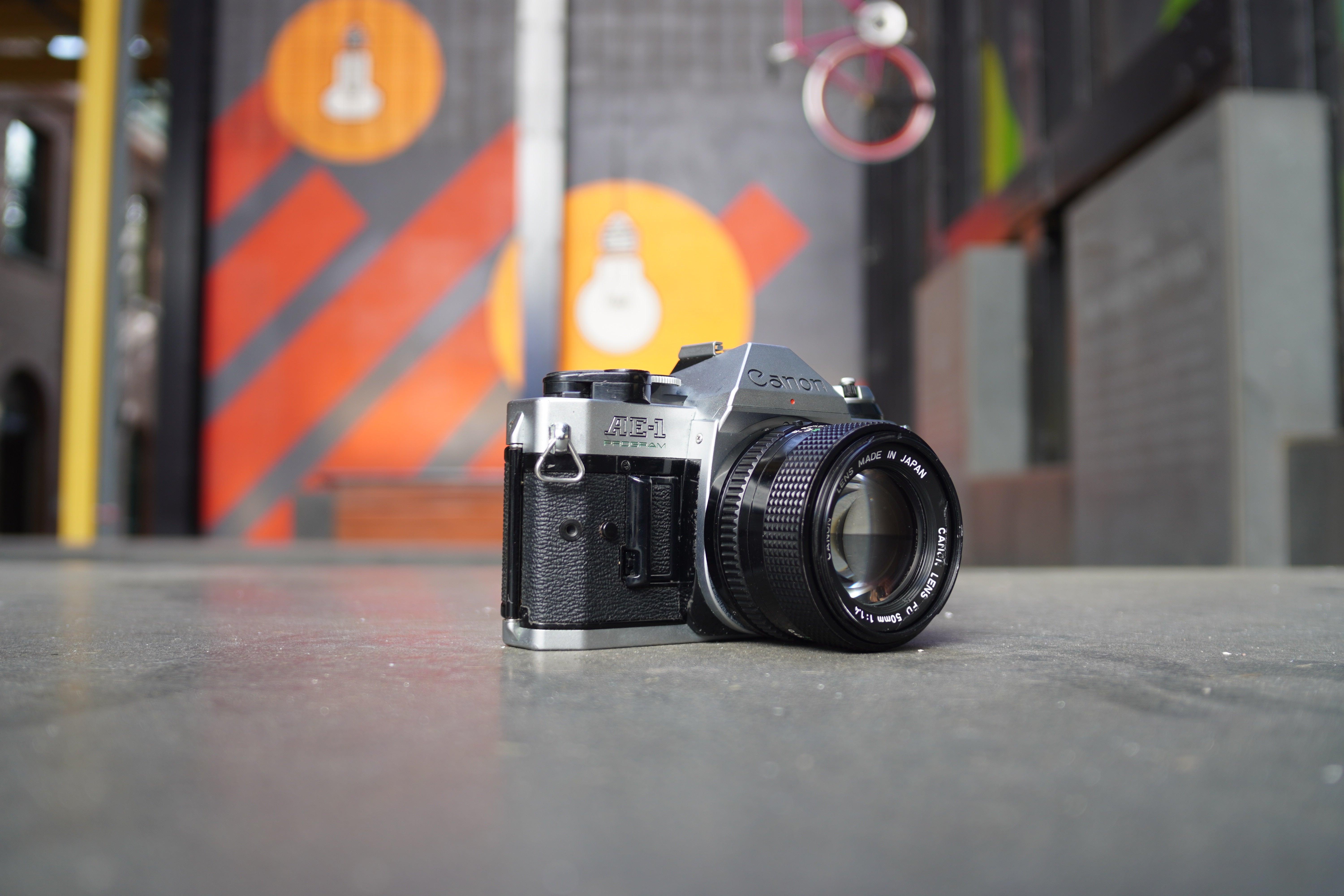 キャノン AE-1 FD 50mm F 1.4 スピードライト データバックA Canon AE 1 Program (used) and 