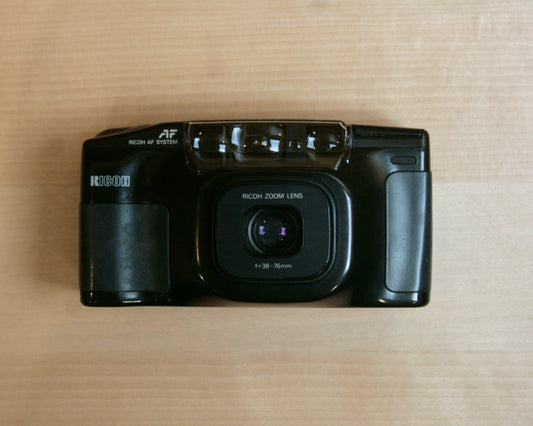 Ricoh RZ-750 Date 35mm Point and shoot camera