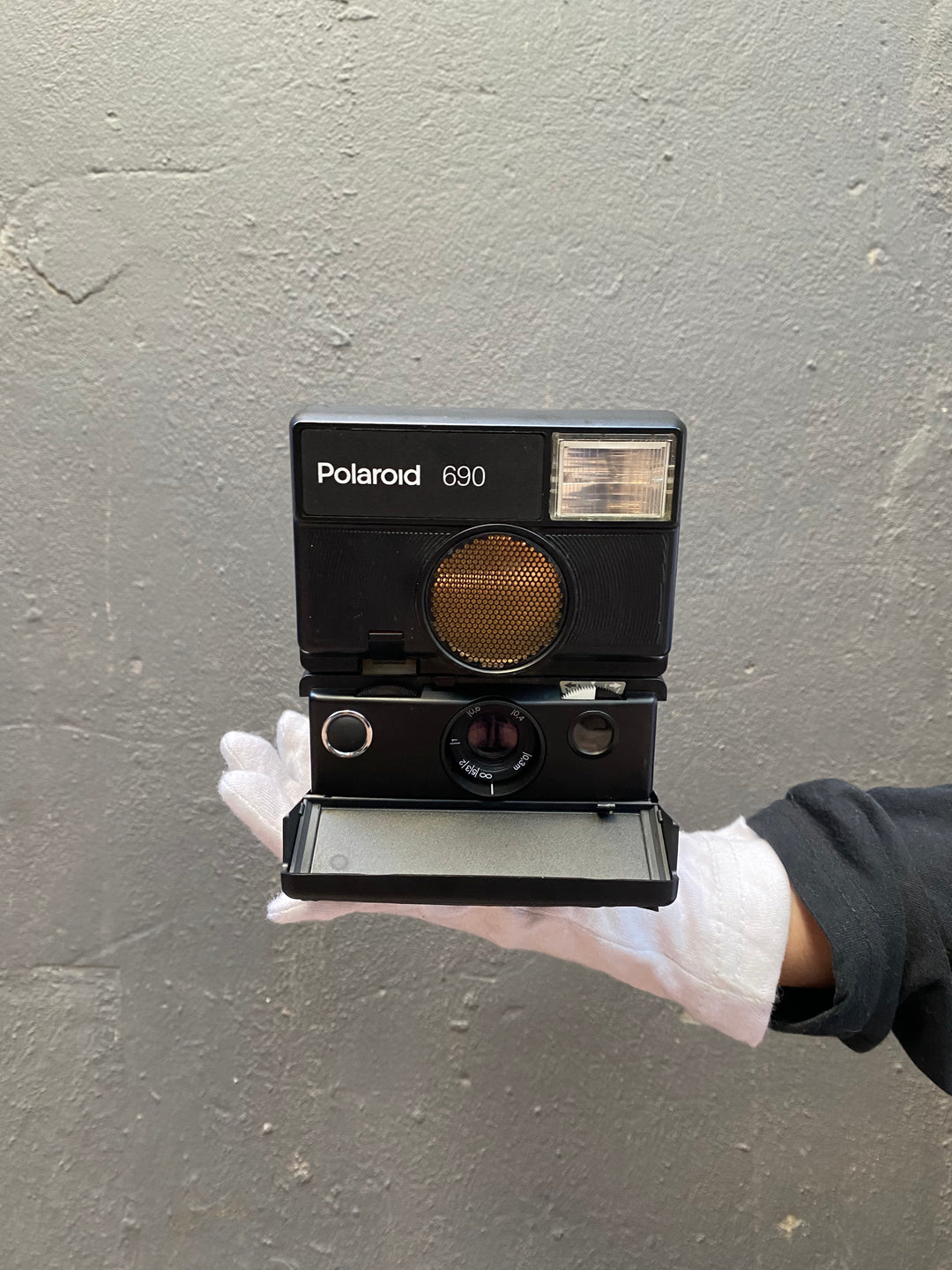 Polaroid 690 Autofocus Instant Camera with Flash – FilmNeverDie