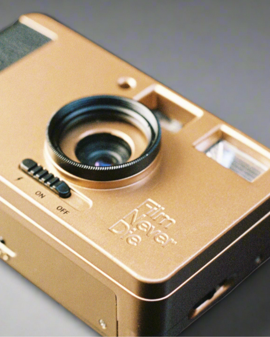Nana 35mm Film Camera – Reusable Point & Shoot with Close-Up Lens