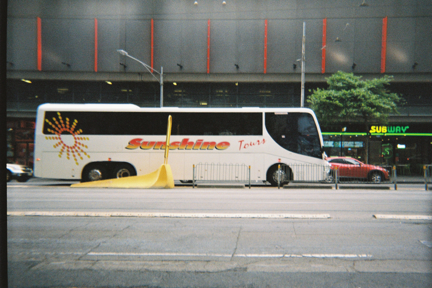 Black disposable /Single-Use camera with flash (35mm, 27 Exp.)