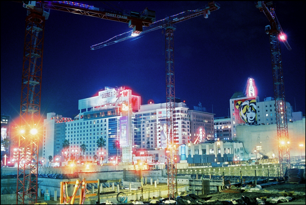 Cinestill 800T (Tungsten) Colour Negative Film (35mm, 36 exp.)
